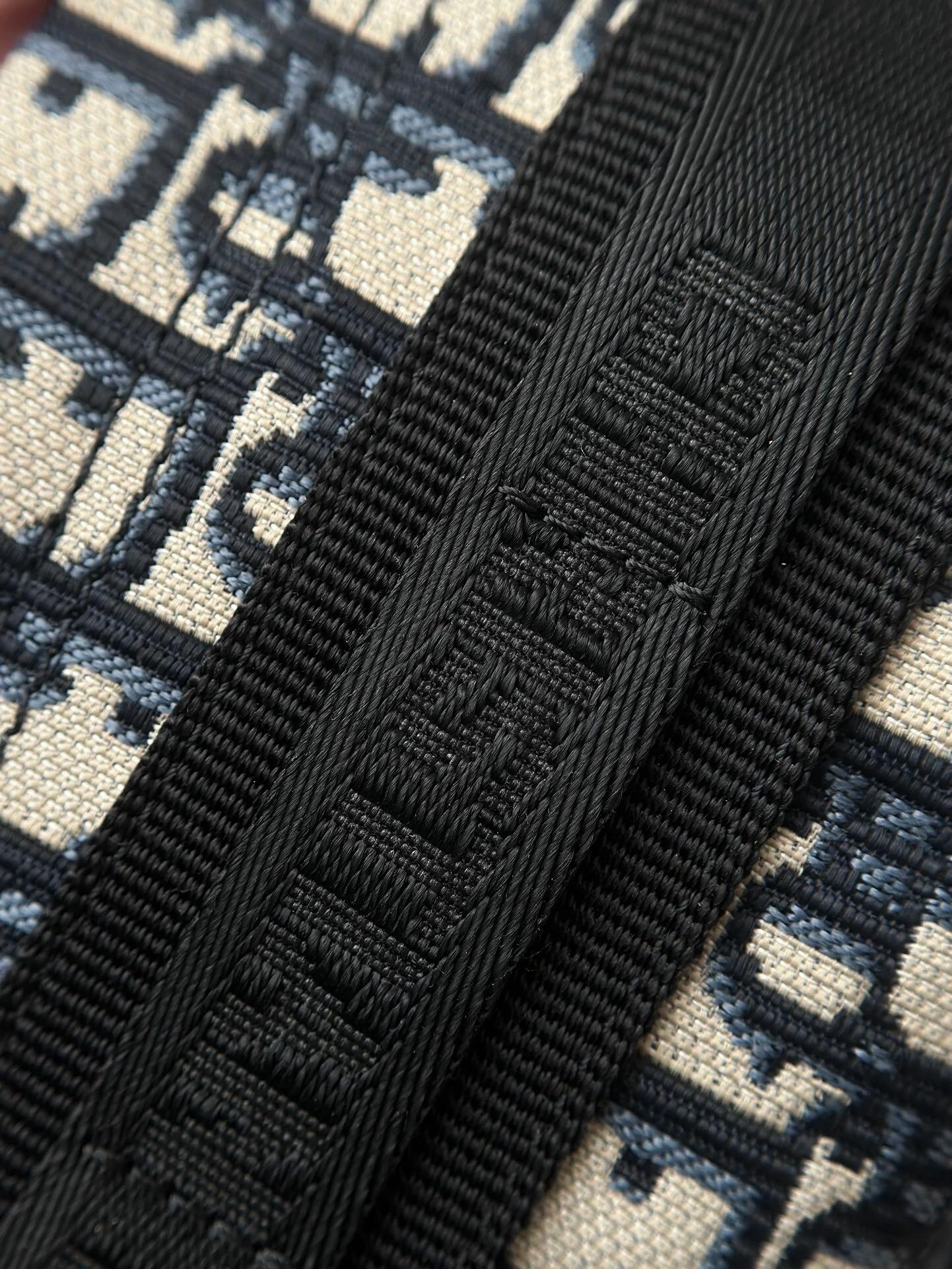 【ディオール】人気商品☆普段使いにピッタリ♪】 バックパック