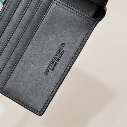 【ボッテガヴェネタ】春夏にぴったりの実用的で絶妙な短財布3色