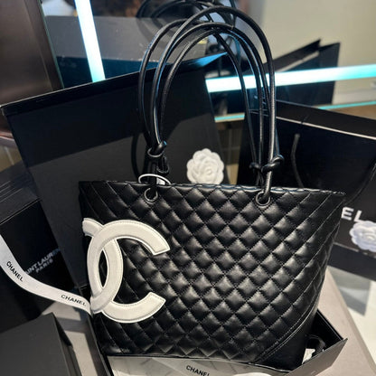【シャネル】 Cambon Ligneブラックキルティング ラムスキン レザー ラージ トートバッグ