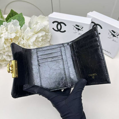 【シャネル】人気定番 新作三つ折り財布 在庫わずか