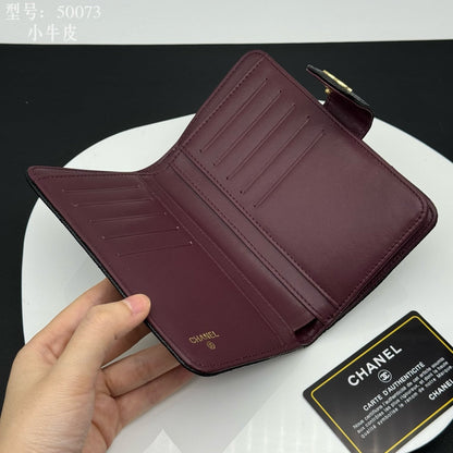 【シャネル】  2つ折り財布 キャビアスキン レザー ゴールド金具 財布A48667