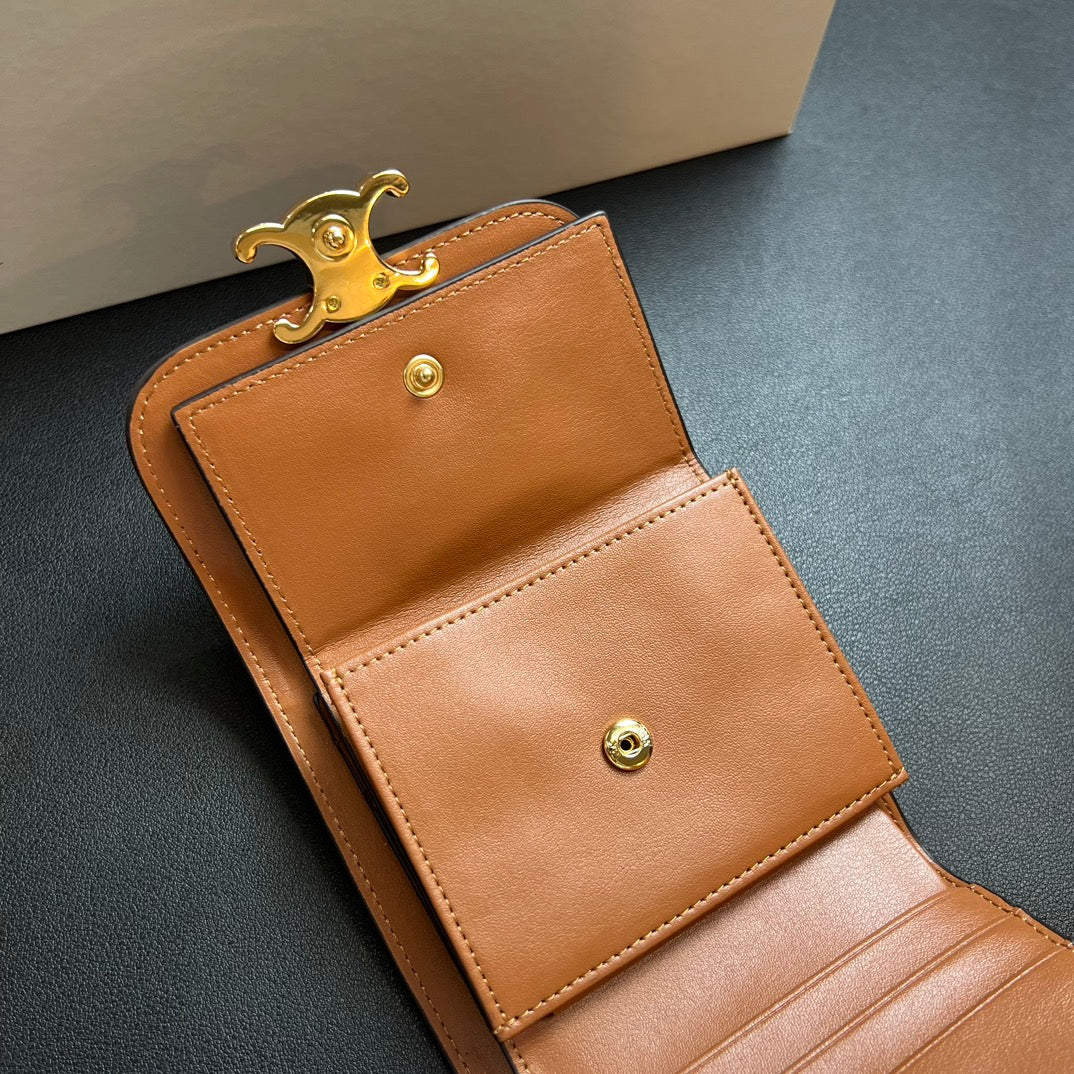 【セリーヌ】大人気スモール フラップ トリオンフ 三折り財布