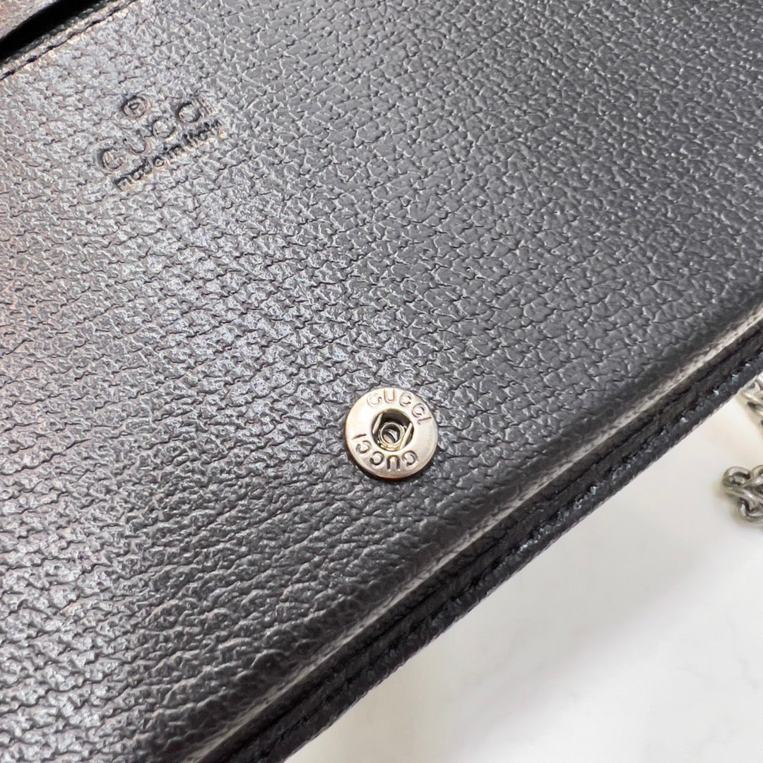 【グッチ】 春夏新作！軽くて丈夫なスリムウォレット