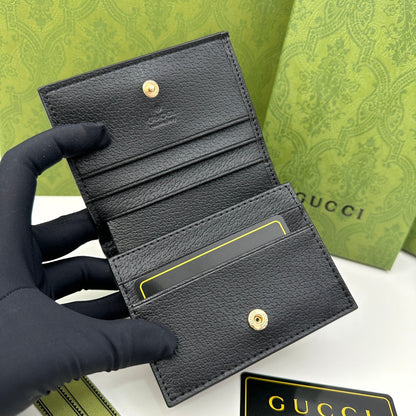 【グッチ】 個性的なデザイン 短財布 春夏限定コレクション