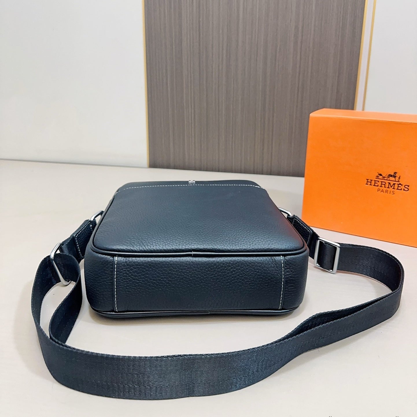 【エルメス】ユニセックス ブラックメッセンジャーバッグ（送料無料）