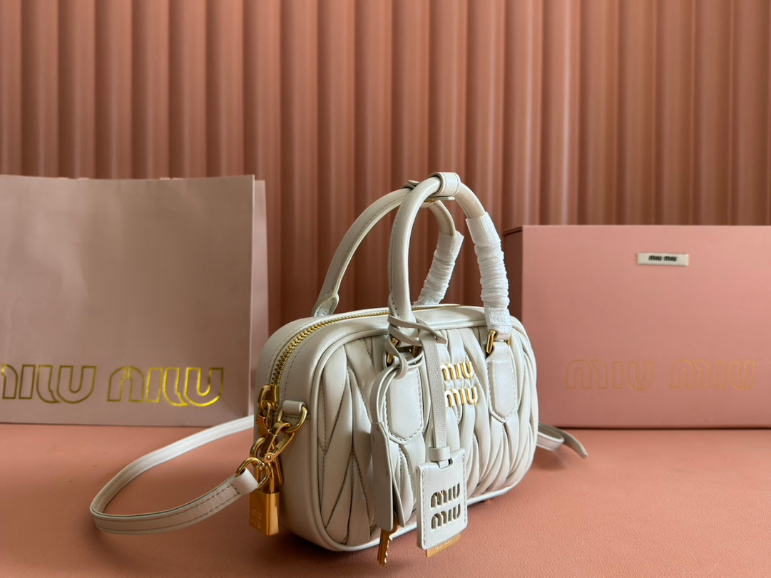 【ミュウミュウ】アルカディ マテラッセ レザー バッグ スモール 8色