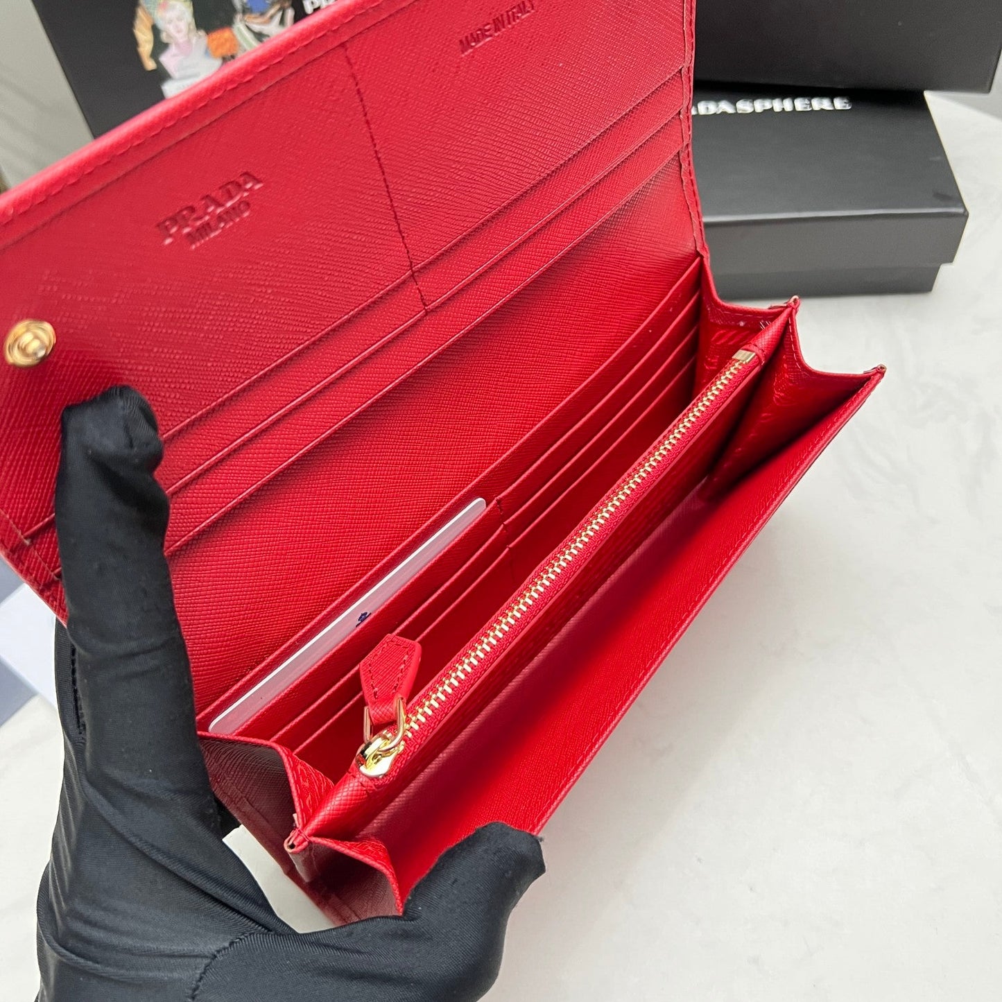 【プラダ】美しさと機能性を兼ね備えたフラップ长財布 今季注目