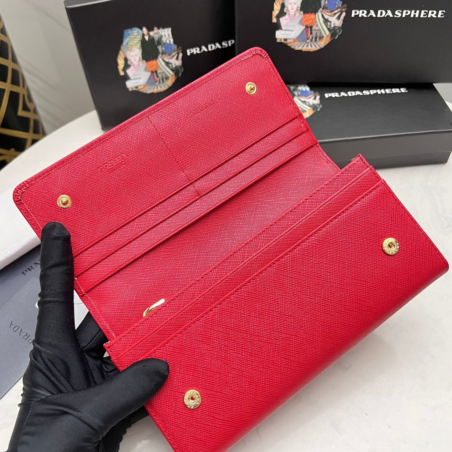 【プラダ】新作長財布 サフィアーノ素材で高級感満点