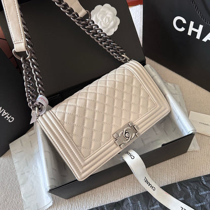 【シャネル】 新作 ボーイ シャネル バッグ カーフスキン-選べる8色