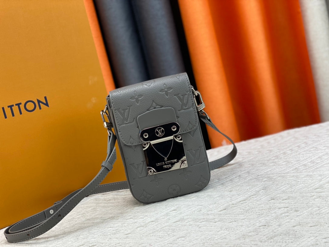 【ルイヴィトン】ギフトにもS-LOCK 縦型 ウェアラブルウォレット