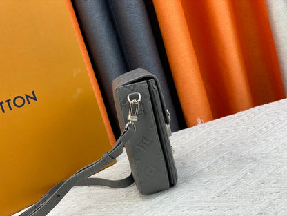 【ルイヴィトン】ギフトにもS-LOCK 縦型 ウェアラブルウォレット