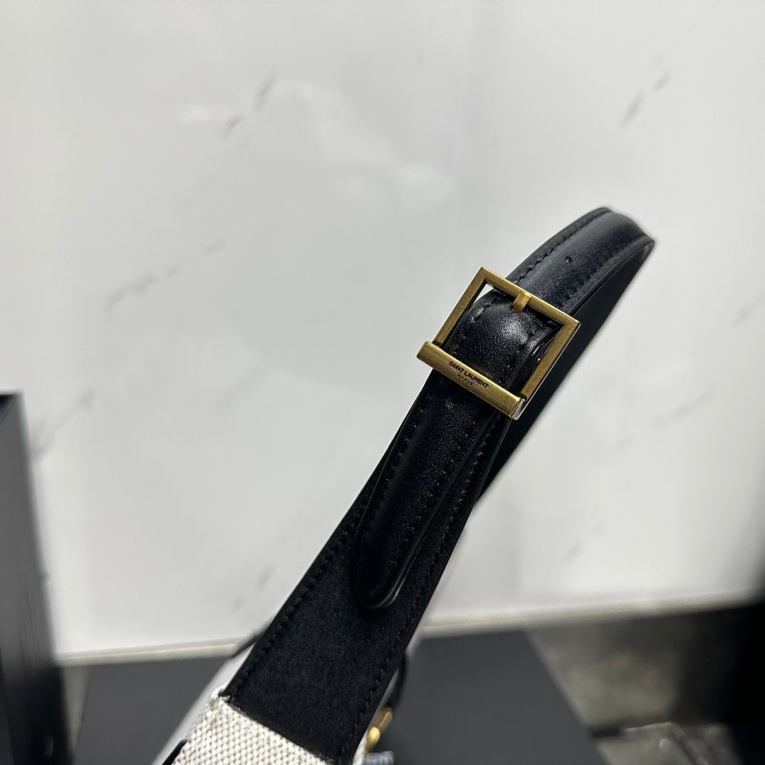 【サンローラン】LEA57ショルダーバッグ 軽量＆カジュアル 数量限定