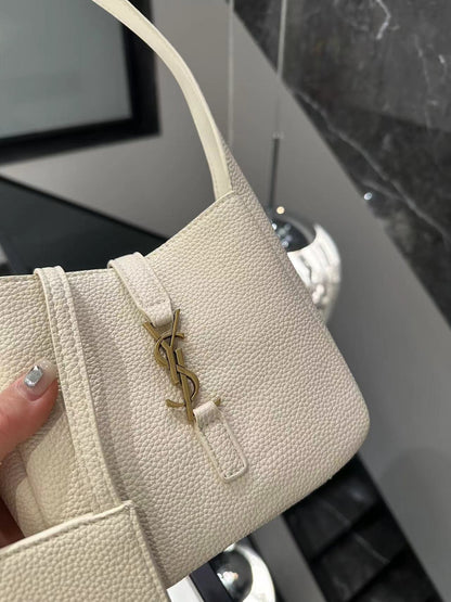 【サンローラン】LE5A7 BABY ソフト グレインレザー