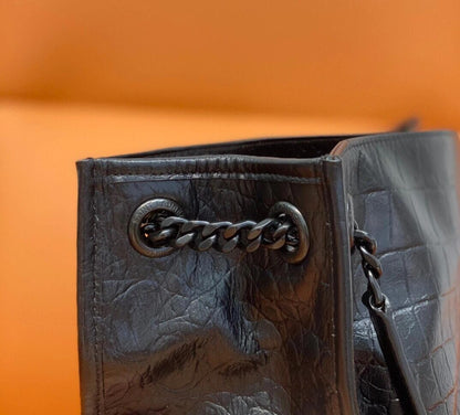 【サンローラン】話題のNikiクロコ型押しバッグ 実用性とデザイン性を両立