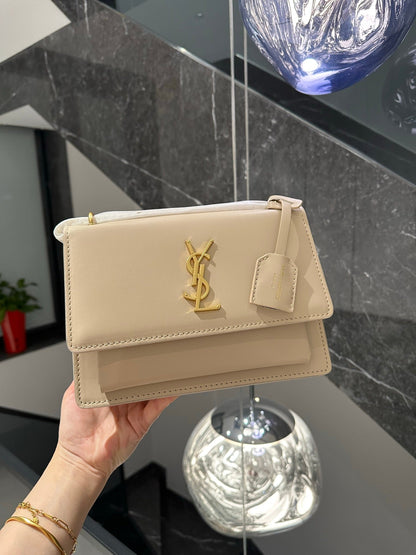 【サンローラン】スムースレザーのサンセットミディアム