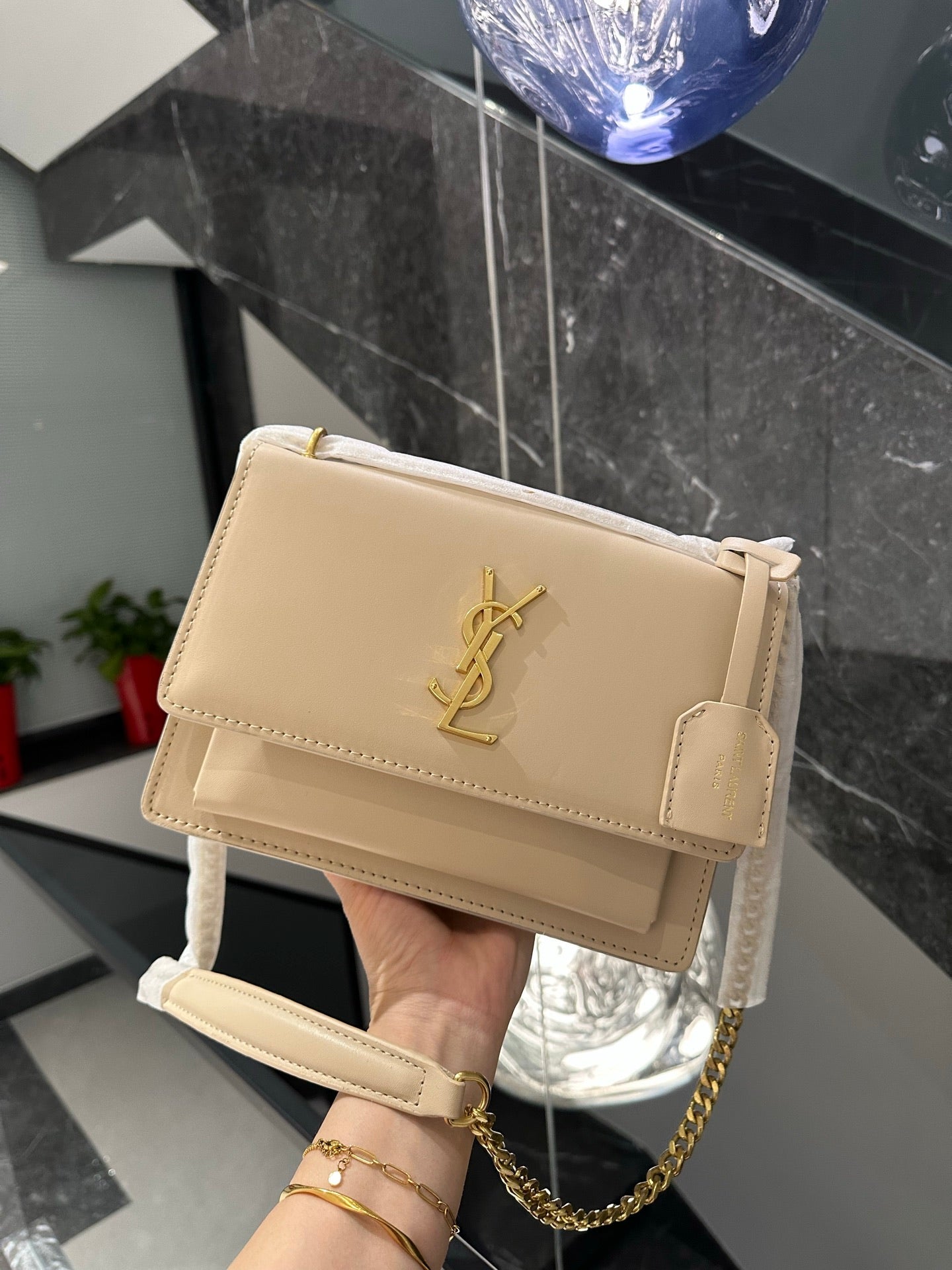 【サンローラン】スムースレザーのサンセットミディアム